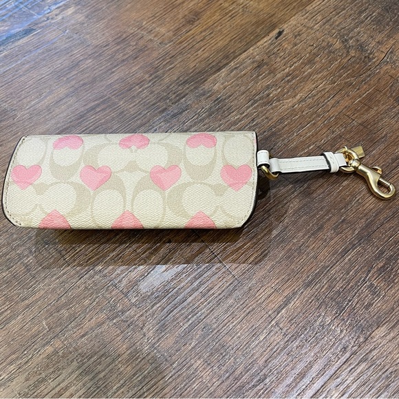 NWT Coach Sunglass Case In Signature Canvas With Heart Print CP496 - Picture 4 of 8